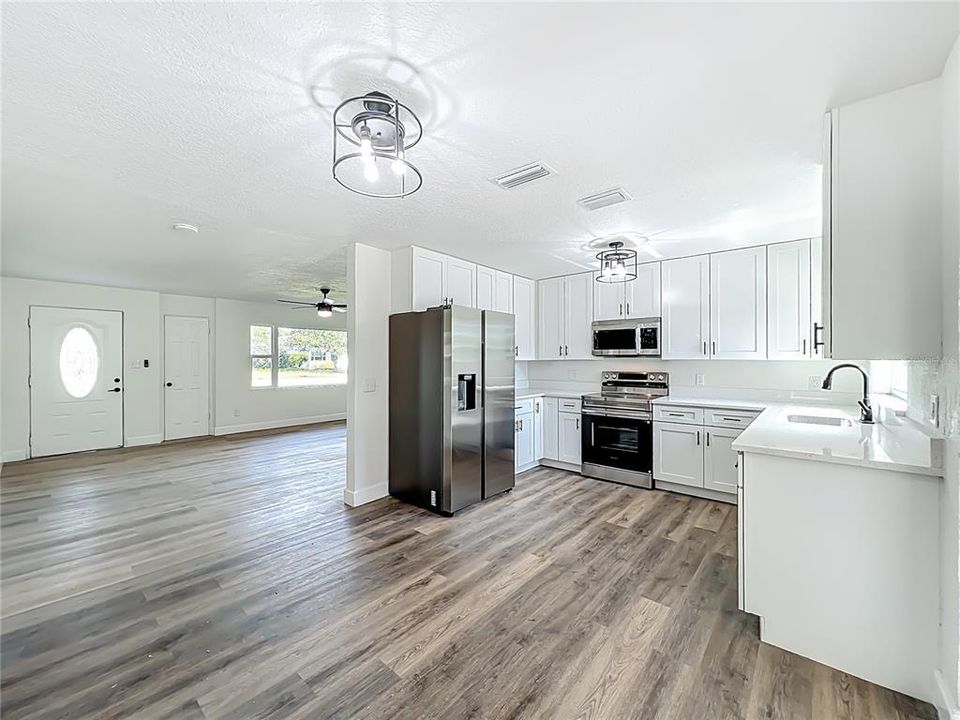 For Sale: $385,000 (4 beds, 2 baths, 1320 Square Feet)