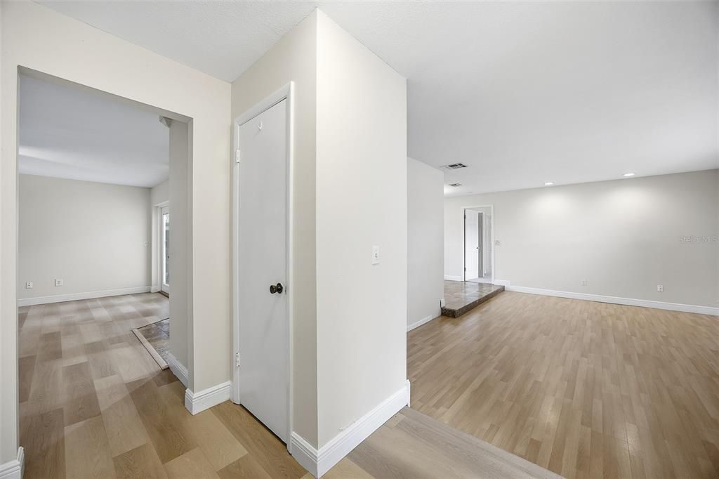 Под контрактом: $374,900 (3 спален, 2 ванн, 1550 Квадратных фут)