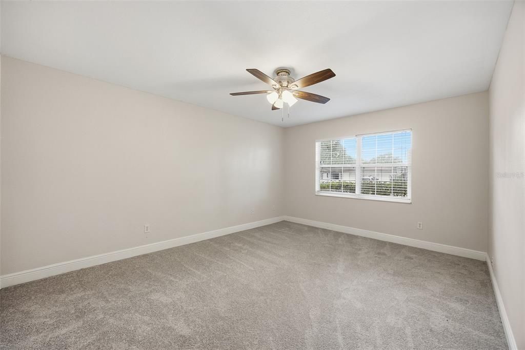 Под контрактом: $374,900 (3 спален, 2 ванн, 1550 Квадратных фут)