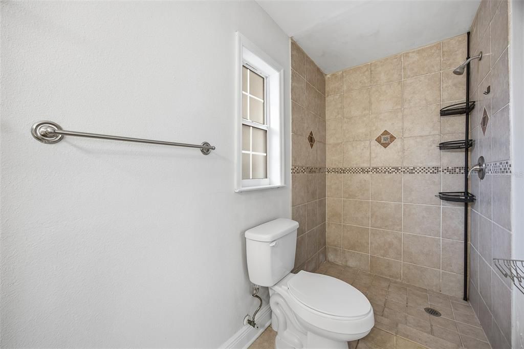 Под контрактом: $374,900 (3 спален, 2 ванн, 1550 Квадратных фут)