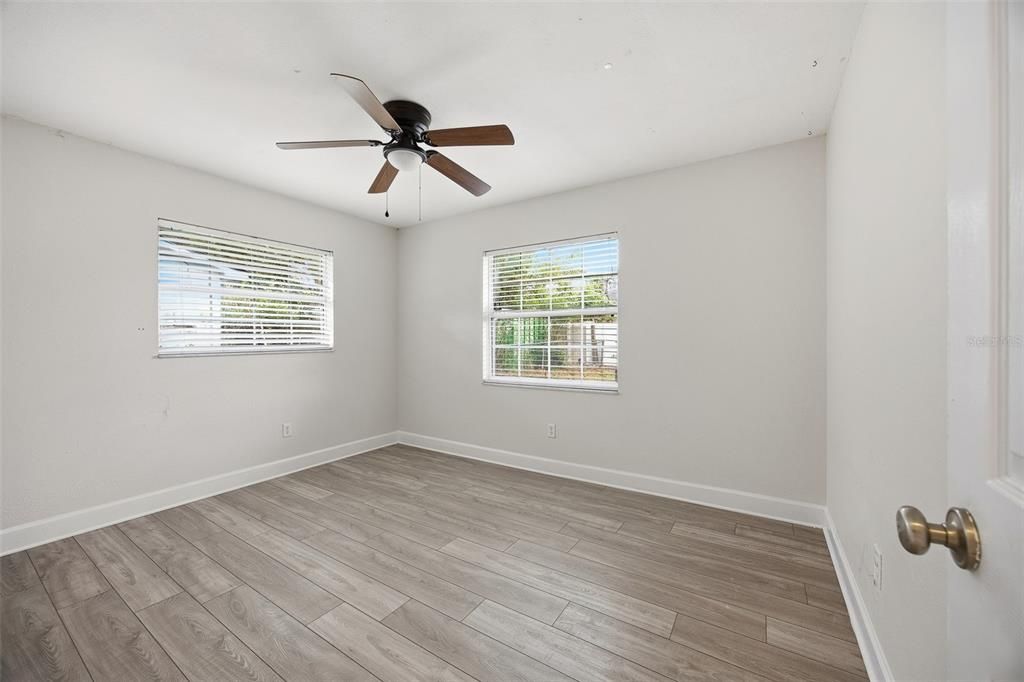 Под контрактом: $374,900 (3 спален, 2 ванн, 1550 Квадратных фут)