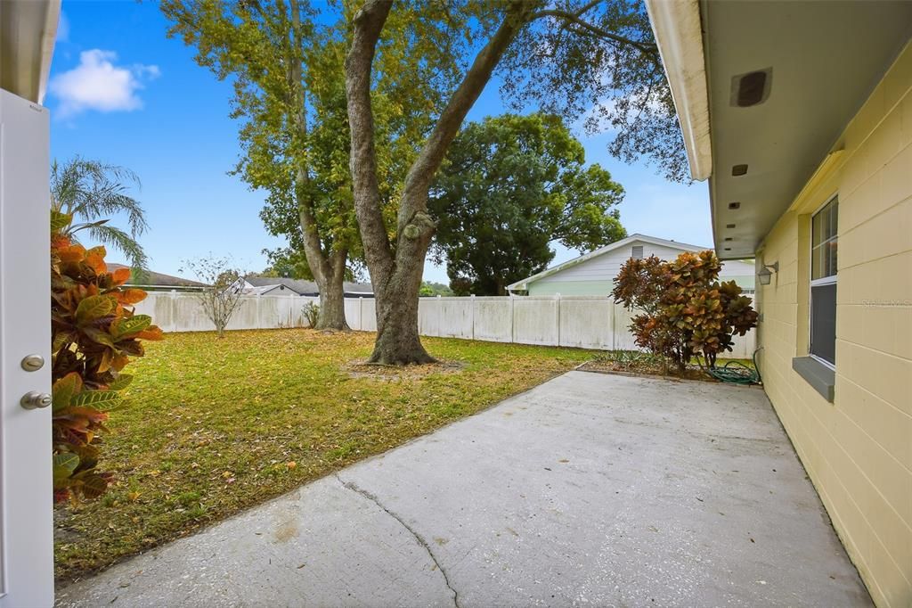 Под контрактом: $374,900 (3 спален, 2 ванн, 1550 Квадратных фут)