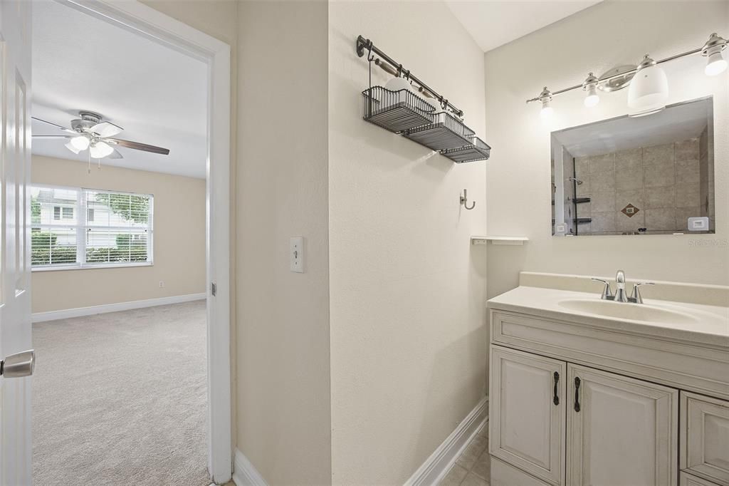 Под контрактом: $374,900 (3 спален, 2 ванн, 1550 Квадратных фут)