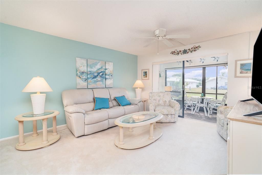 For Sale: $178,000 (2 beds, 2 baths, 1100 Square Feet)