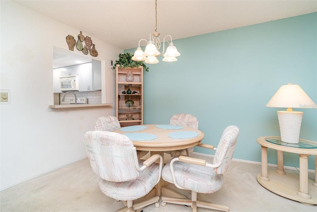 For Sale: $178,000 (2 beds, 2 baths, 1100 Square Feet)