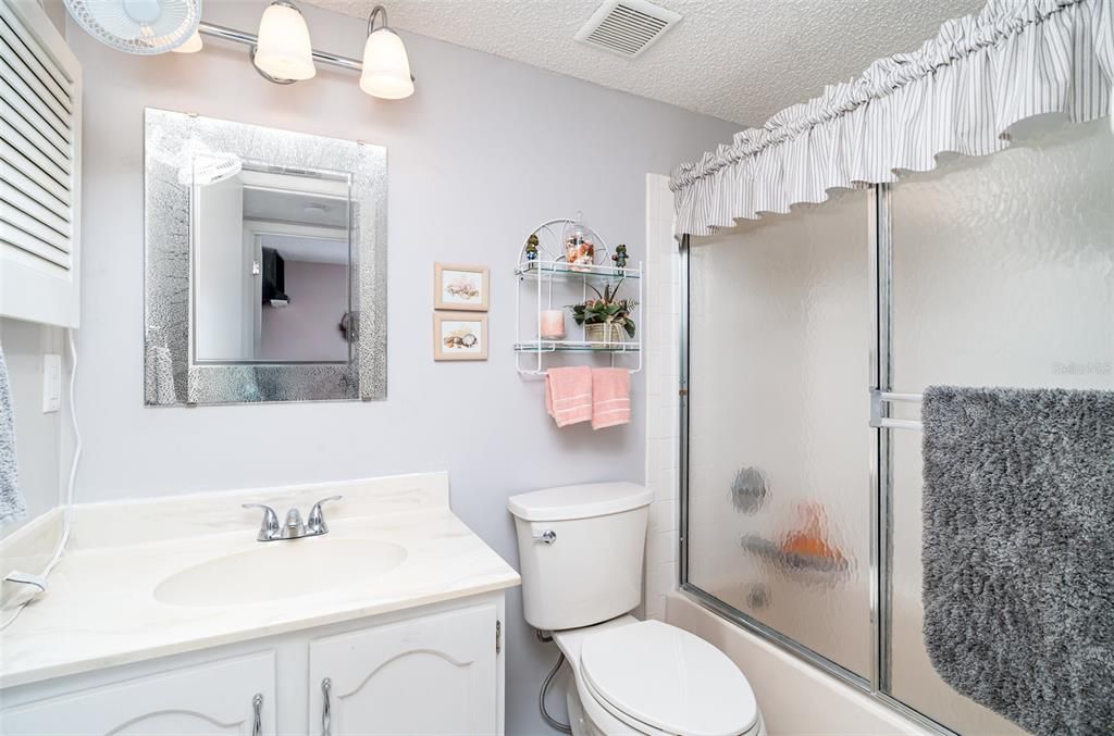 For Sale: $178,000 (2 beds, 2 baths, 1100 Square Feet)