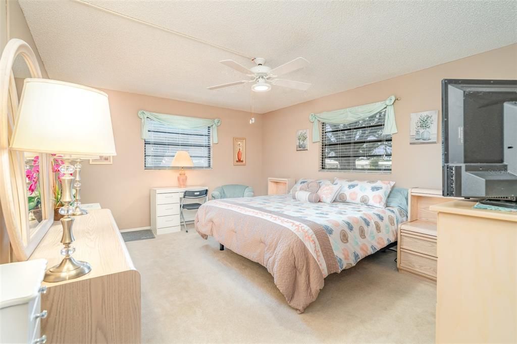 For Sale: $178,000 (2 beds, 2 baths, 1100 Square Feet)