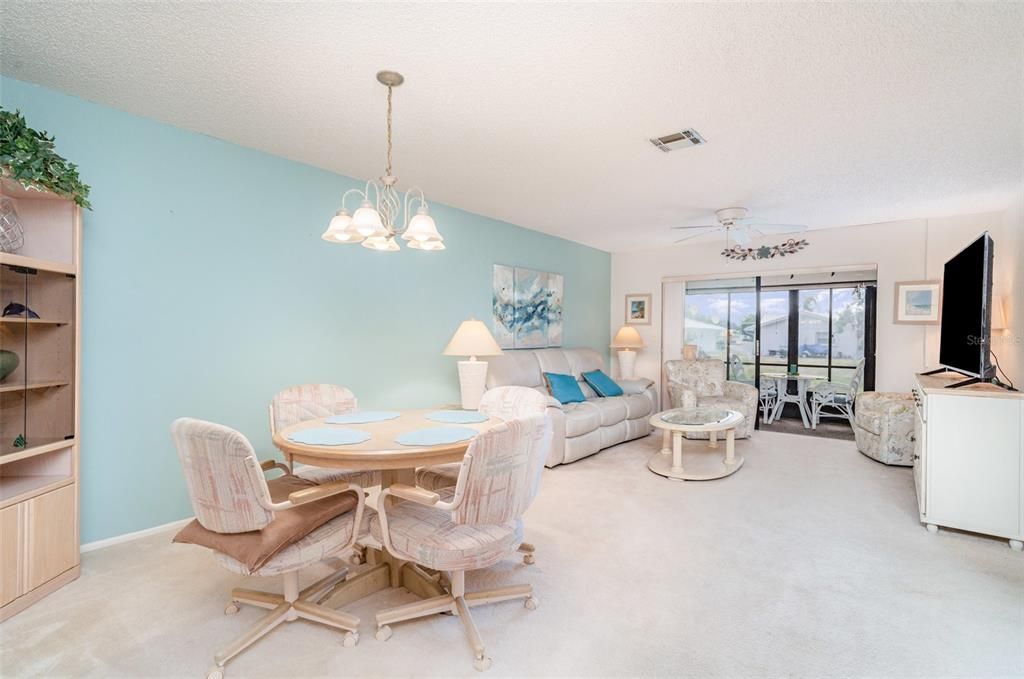 For Sale: $178,000 (2 beds, 2 baths, 1100 Square Feet)