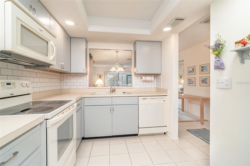 For Sale: $178,000 (2 beds, 2 baths, 1100 Square Feet)