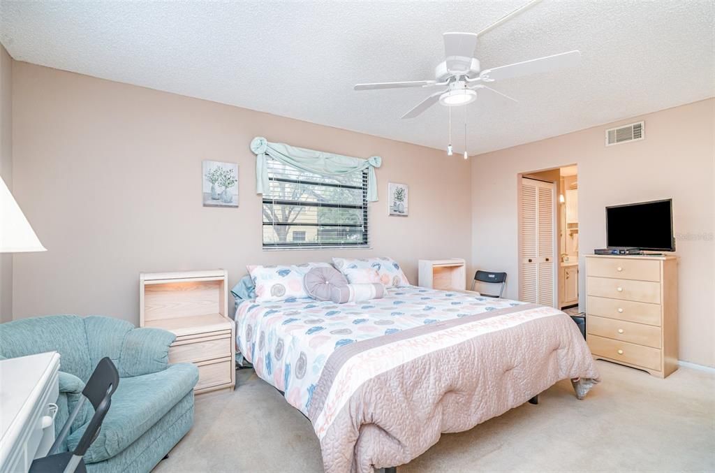 For Sale: $178,000 (2 beds, 2 baths, 1100 Square Feet)