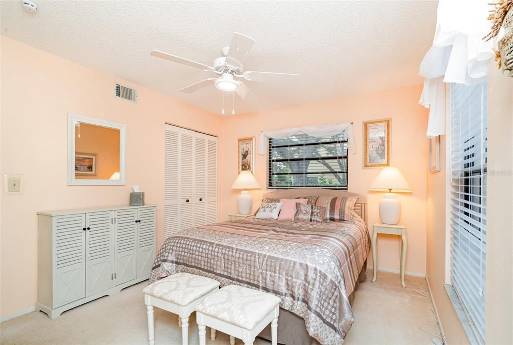 For Sale: $178,000 (2 beds, 2 baths, 1100 Square Feet)