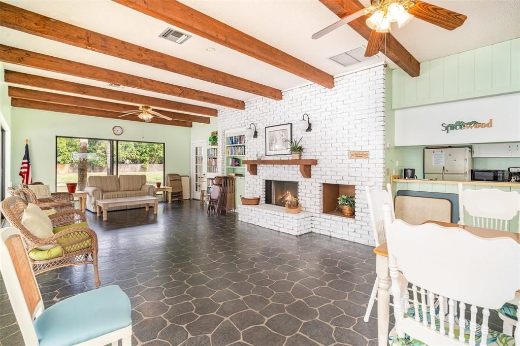 For Sale: $178,000 (2 beds, 2 baths, 1100 Square Feet)