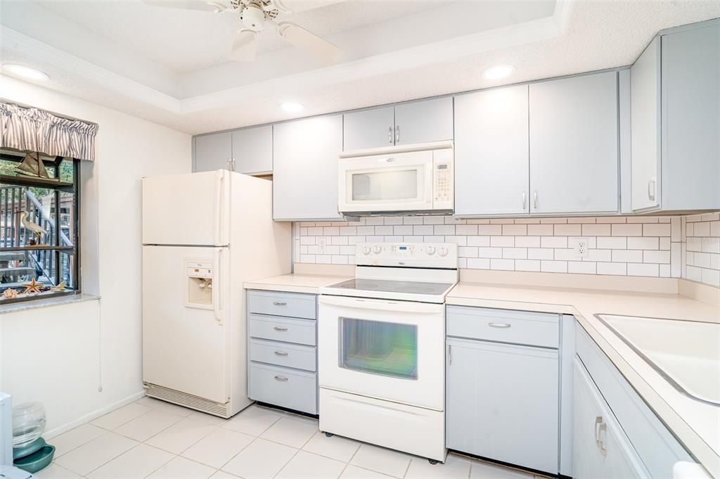 For Sale: $178,000 (2 beds, 2 baths, 1100 Square Feet)