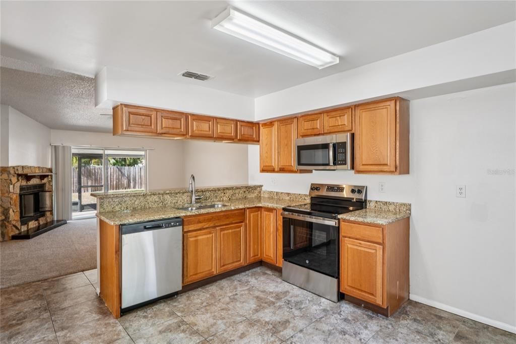 待售: $259,900 (3 贝兹, 2 浴室, 1263 平方英尺)