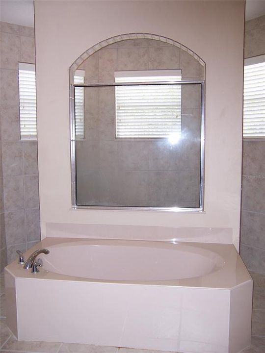 出租: $2,600 (4 贝兹, 3 浴室, 2798 平方英尺)