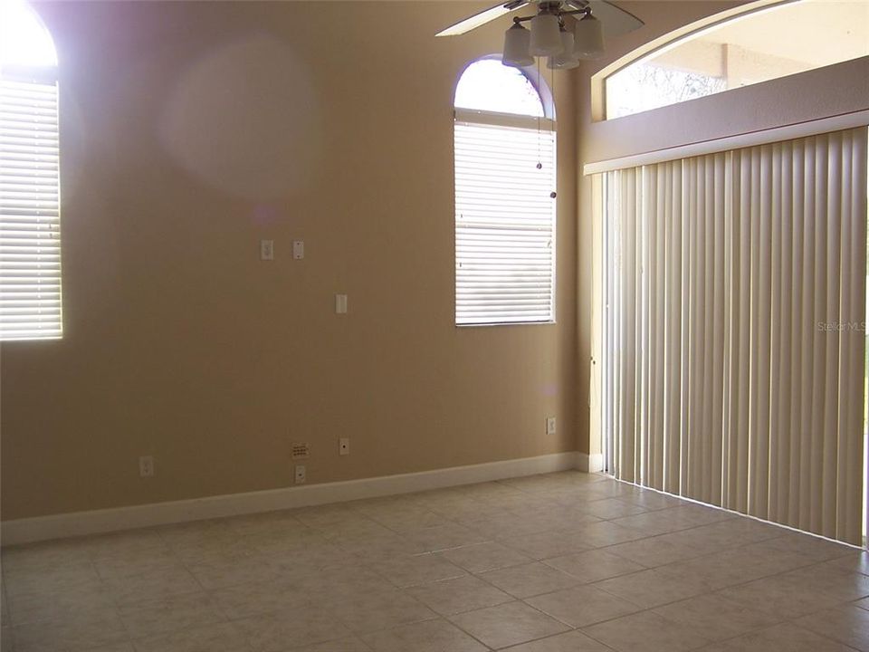 出租: $2,600 (4 贝兹, 3 浴室, 2798 平方英尺)