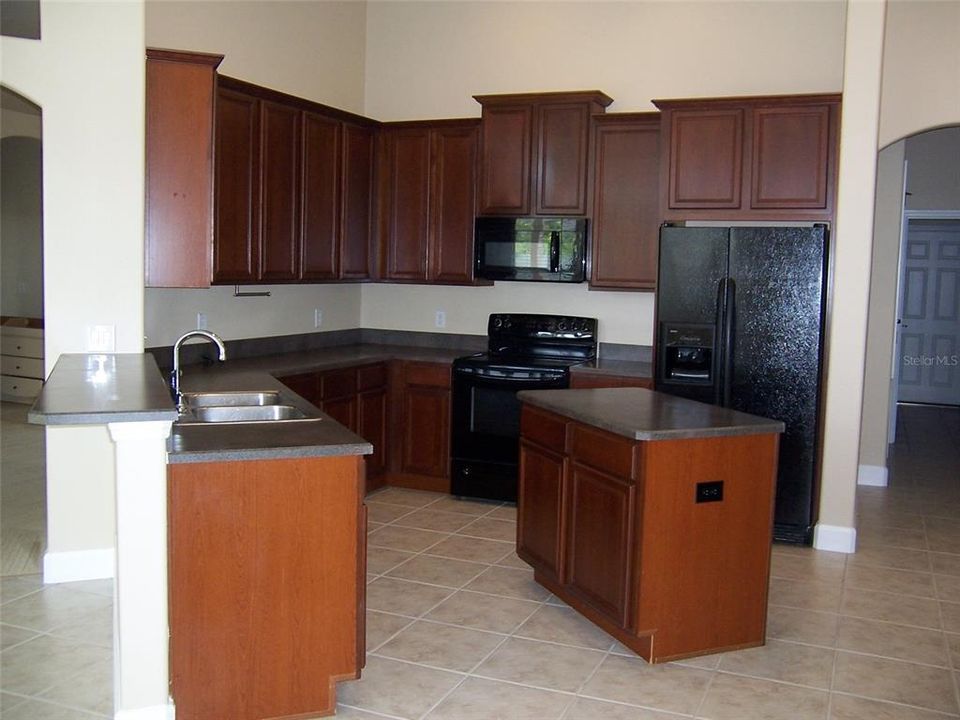 出租: $2,600 (4 贝兹, 3 浴室, 2798 平方英尺)