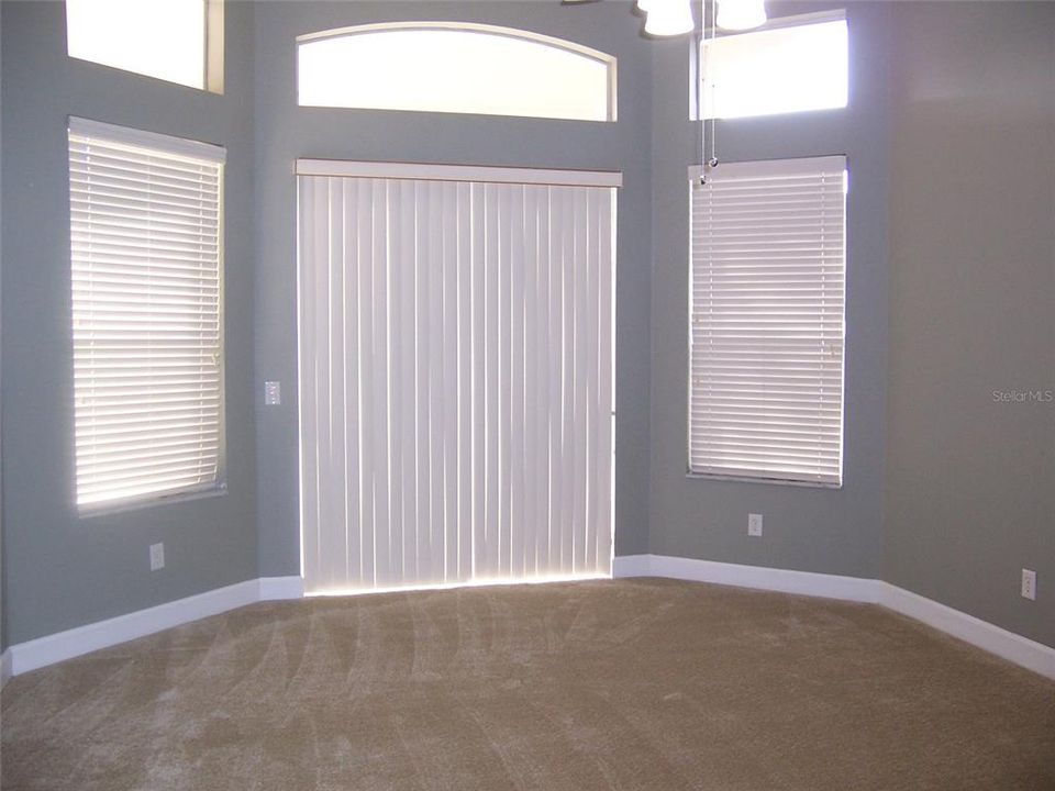 出租: $2,600 (4 贝兹, 3 浴室, 2798 平方英尺)