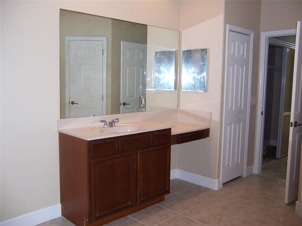 出租: $2,600 (4 贝兹, 3 浴室, 2798 平方英尺)