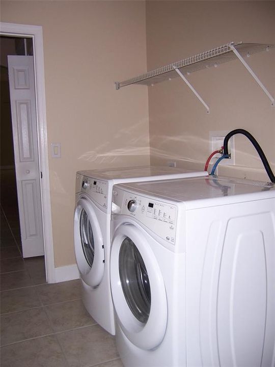 出租: $2,600 (4 贝兹, 3 浴室, 2798 平方英尺)