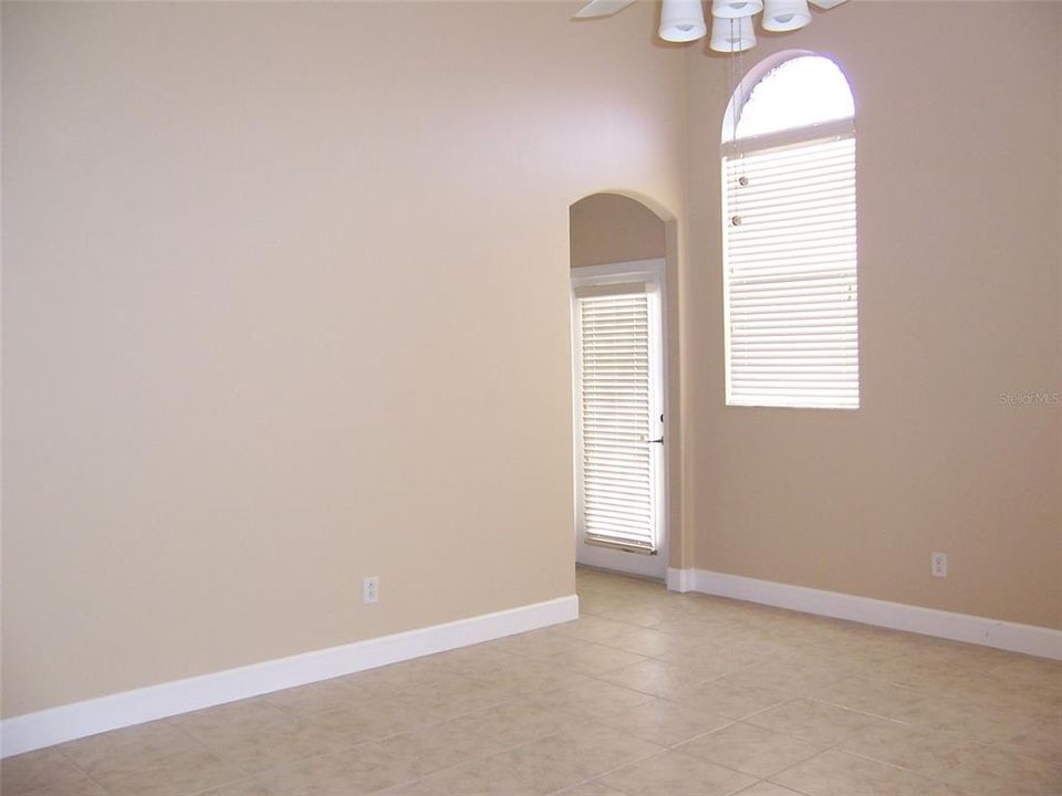 出租: $2,600 (4 贝兹, 3 浴室, 2798 平方英尺)