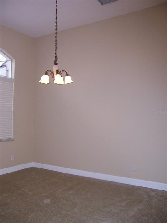 出租: $2,600 (4 贝兹, 3 浴室, 2798 平方英尺)