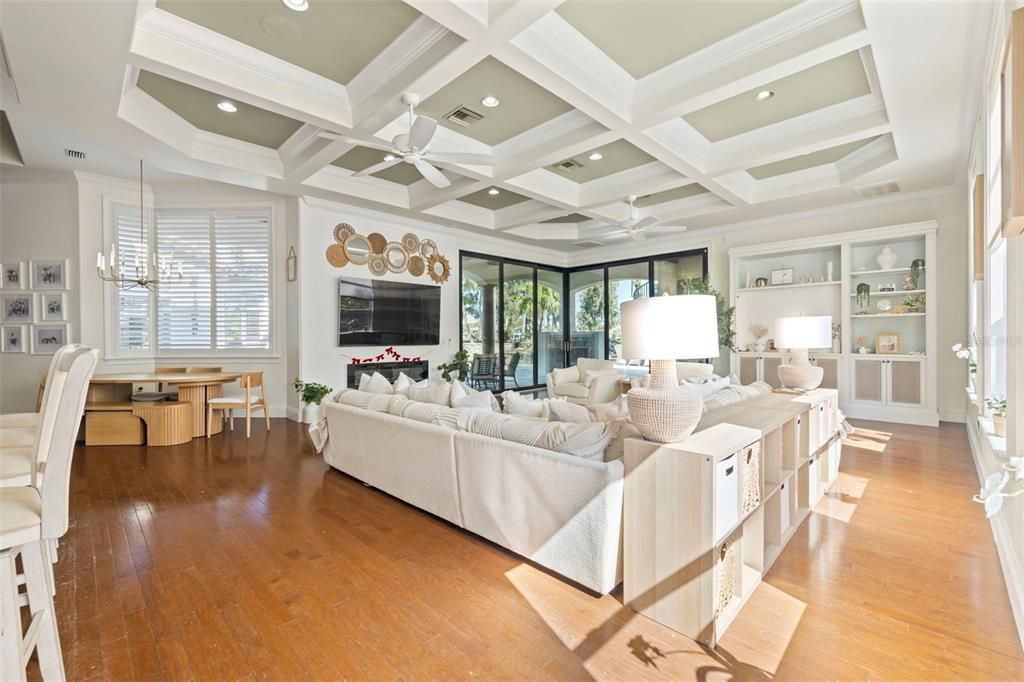 For Sale: $2,995,000 (5 beds, 5 baths, 7969 Square Feet)