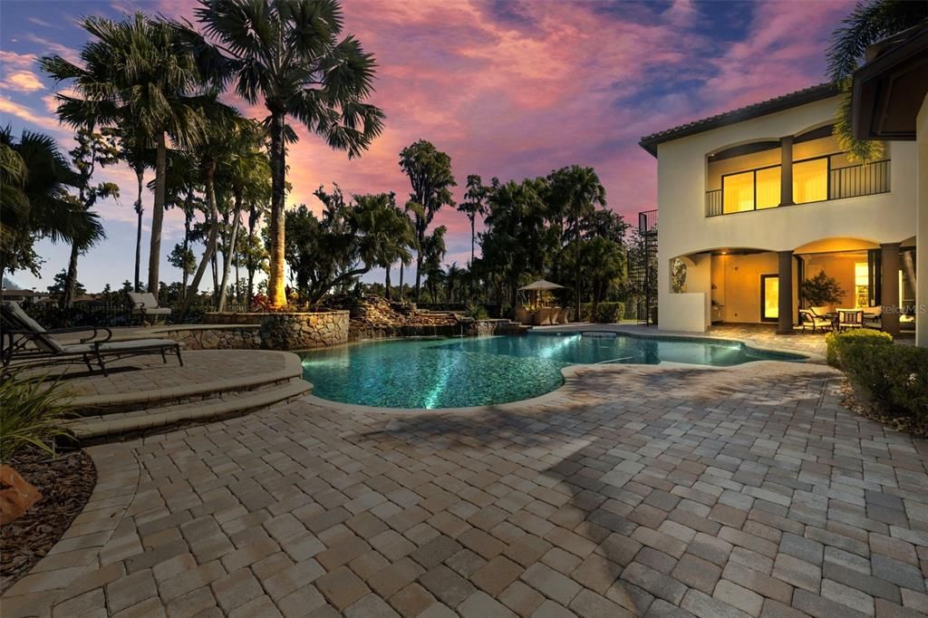 For Sale: $2,995,000 (5 beds, 5 baths, 7969 Square Feet)