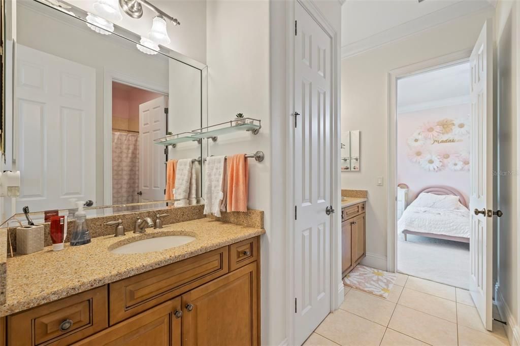 For Sale: $2,995,000 (5 beds, 5 baths, 7969 Square Feet)