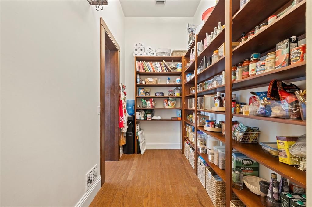 For Sale: $2,995,000 (5 beds, 5 baths, 7969 Square Feet)