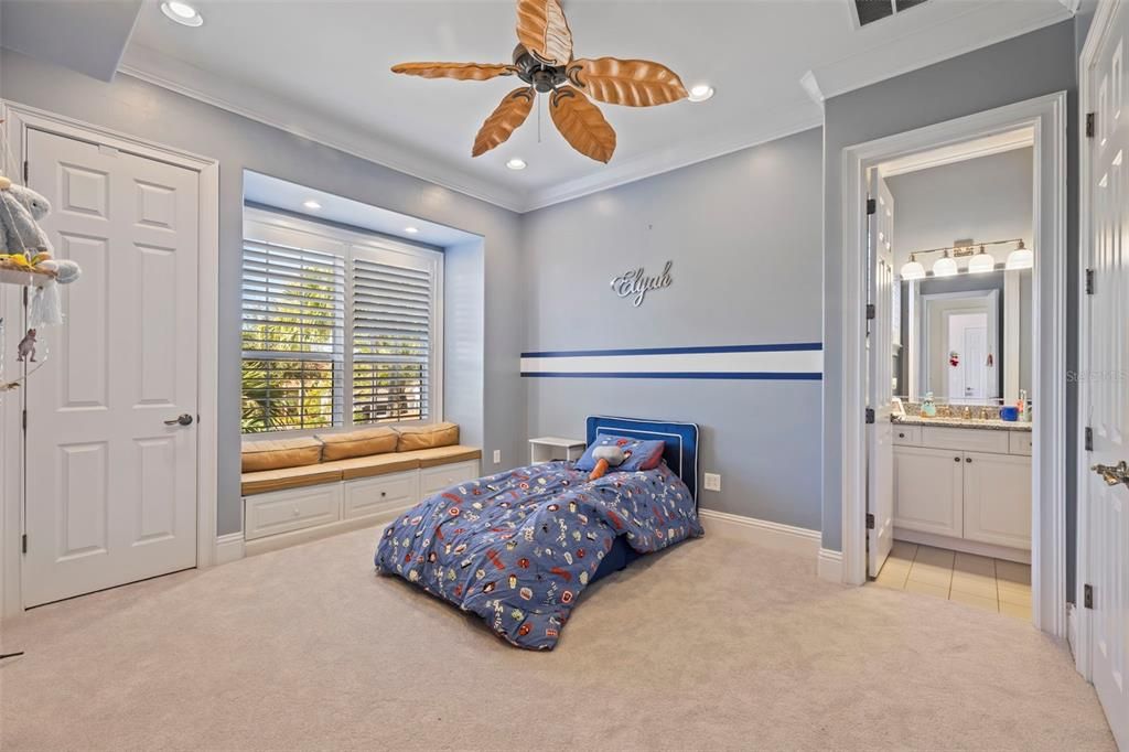 For Sale: $2,995,000 (5 beds, 5 baths, 7969 Square Feet)