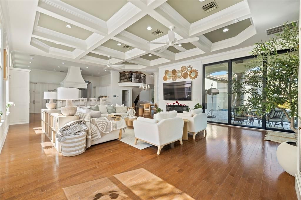 For Sale: $2,995,000 (5 beds, 5 baths, 7969 Square Feet)