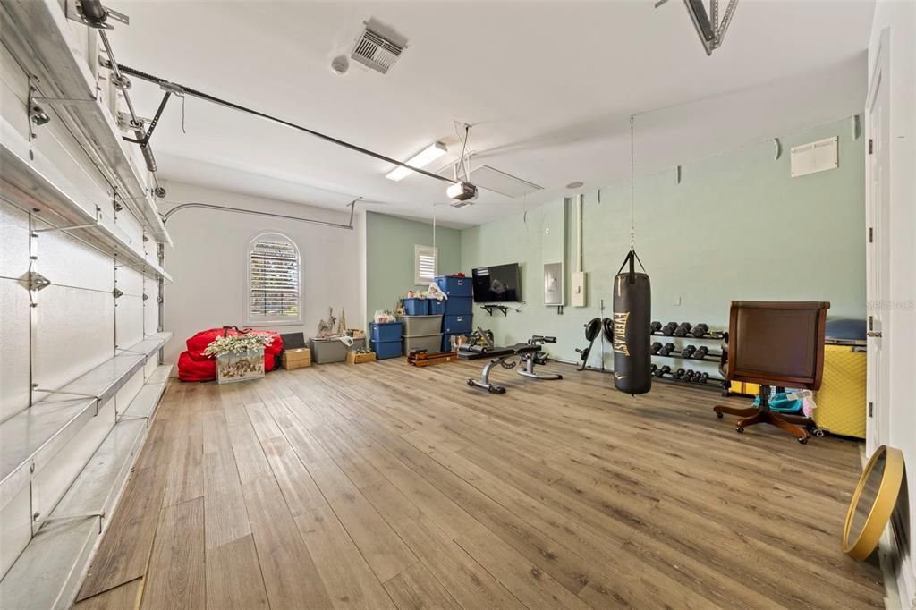 For Sale: $2,995,000 (5 beds, 5 baths, 7969 Square Feet)