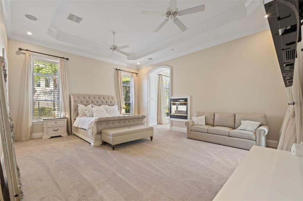 For Sale: $2,995,000 (5 beds, 5 baths, 7969 Square Feet)