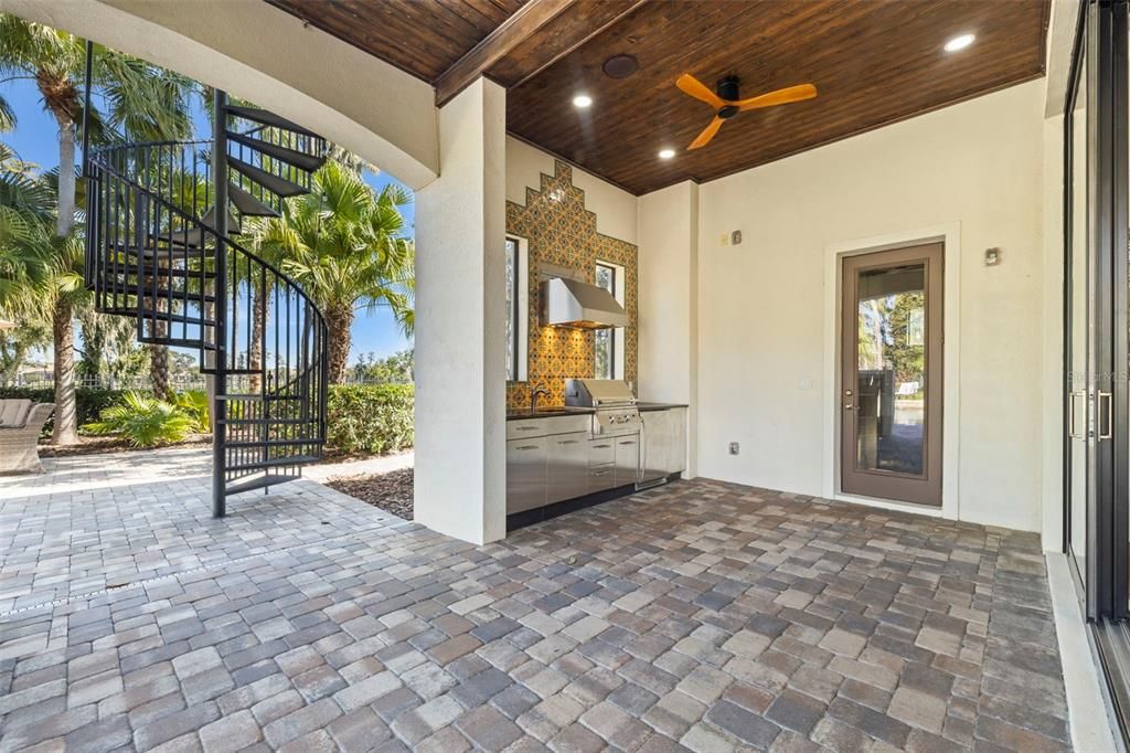 For Sale: $2,995,000 (5 beds, 5 baths, 7969 Square Feet)