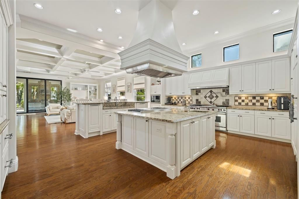 For Sale: $2,995,000 (5 beds, 5 baths, 7969 Square Feet)