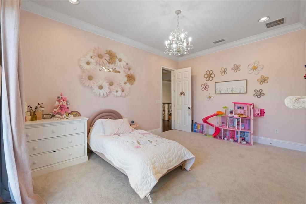 For Sale: $2,995,000 (5 beds, 5 baths, 7969 Square Feet)