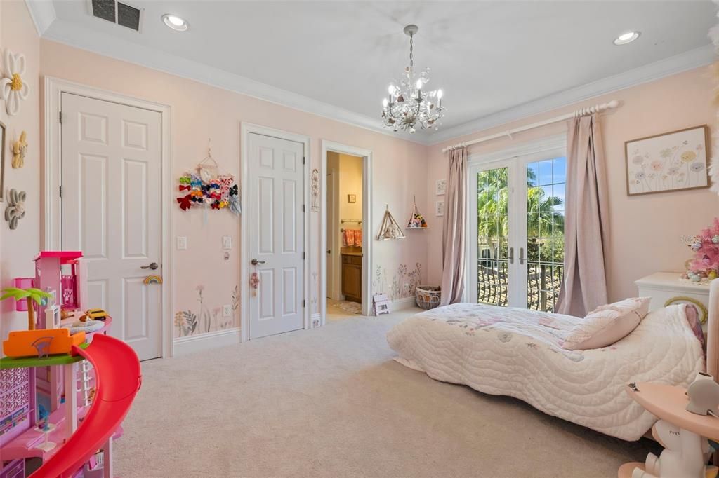 For Sale: $2,995,000 (5 beds, 5 baths, 7969 Square Feet)