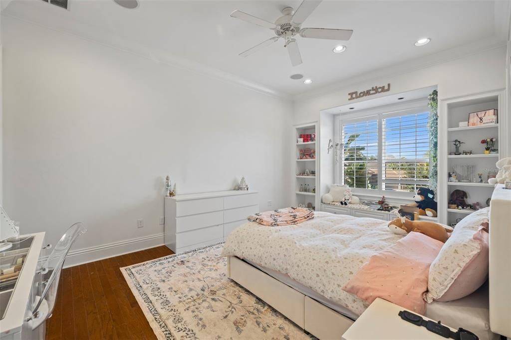 For Sale: $2,995,000 (5 beds, 5 baths, 7969 Square Feet)