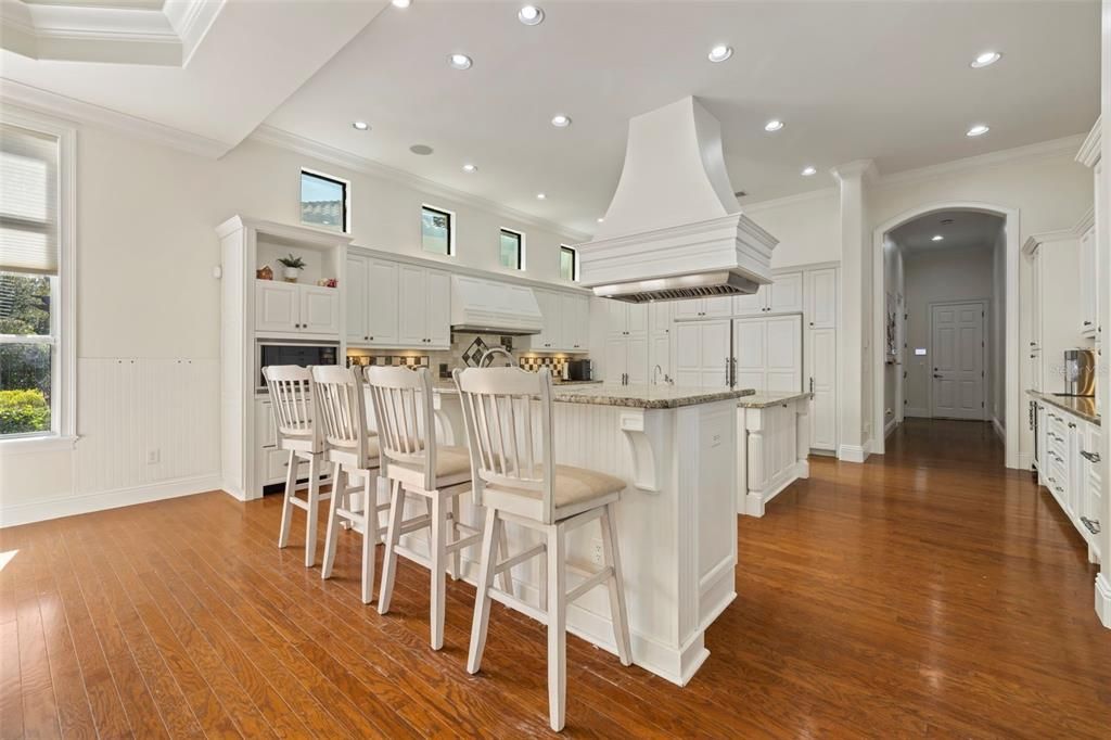 For Sale: $2,995,000 (5 beds, 5 baths, 7969 Square Feet)