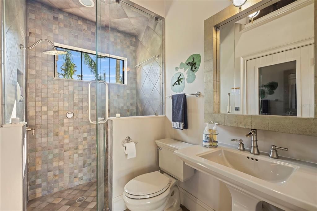 For Sale: $2,995,000 (5 beds, 5 baths, 7969 Square Feet)