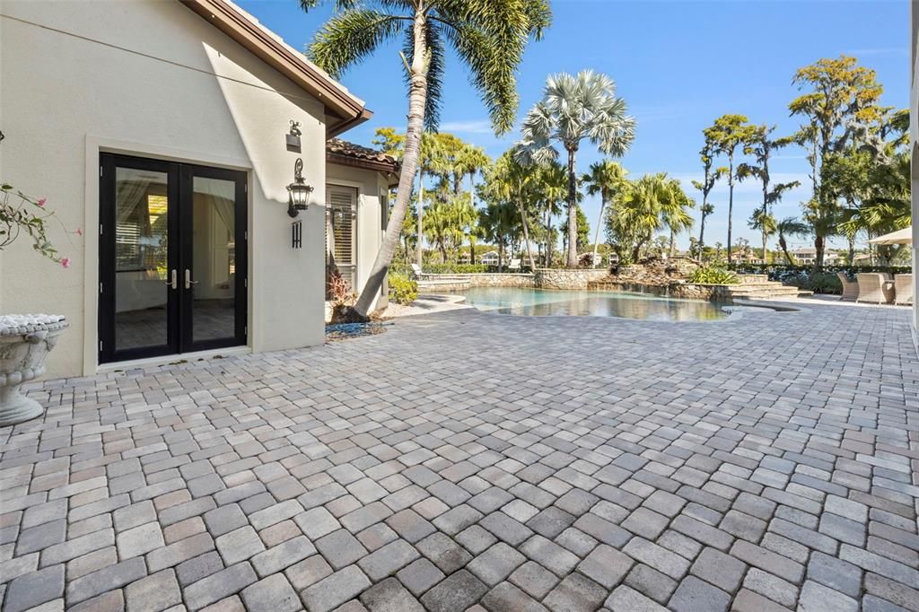 For Sale: $2,995,000 (5 beds, 5 baths, 7969 Square Feet)