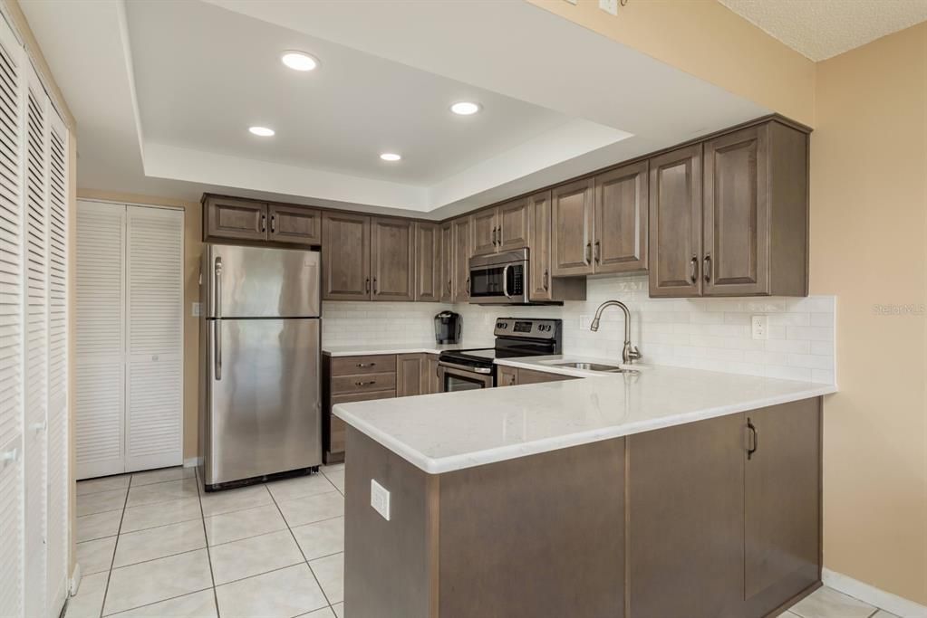 待售: $164,900 (2 贝兹, 2 浴室, 1270 平方英尺)