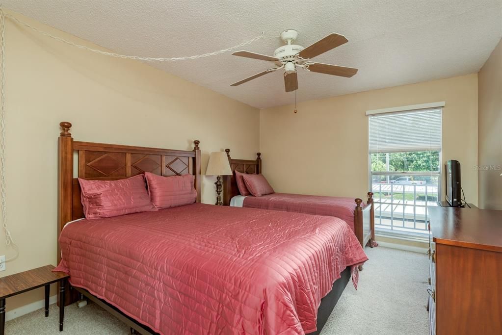 待售: $164,900 (2 贝兹, 2 浴室, 1270 平方英尺)