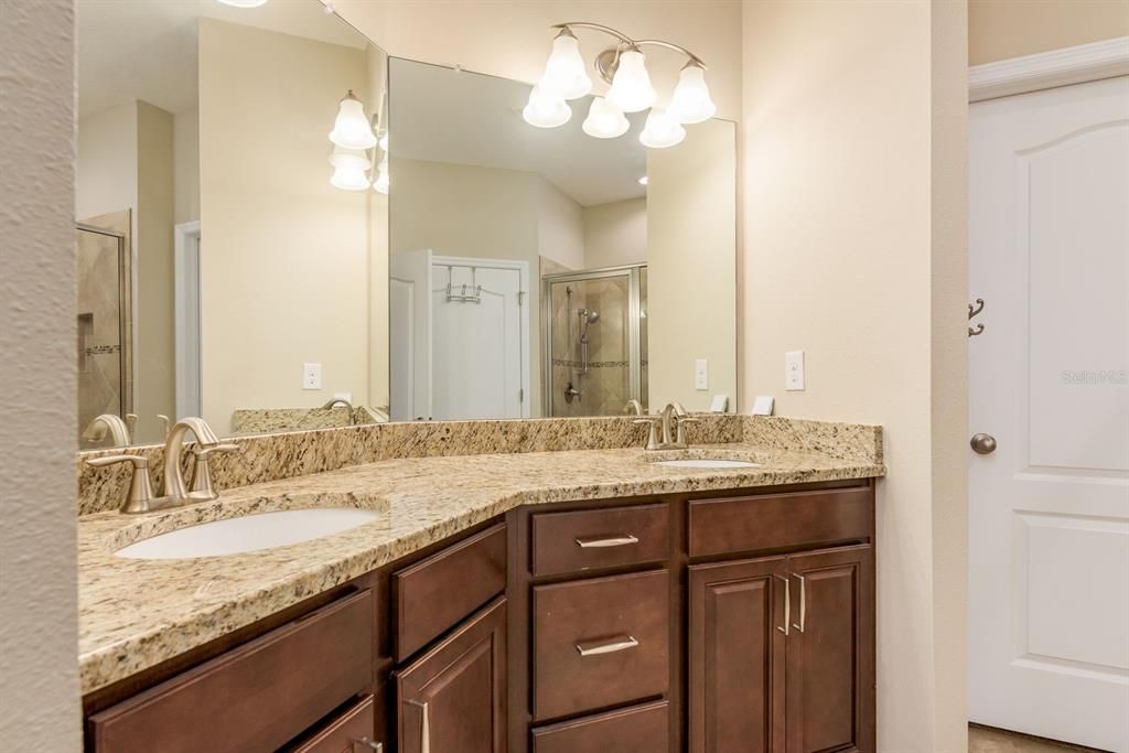 For Sale: $444,900 (4 beds, 2 baths, 1943 Square Feet)