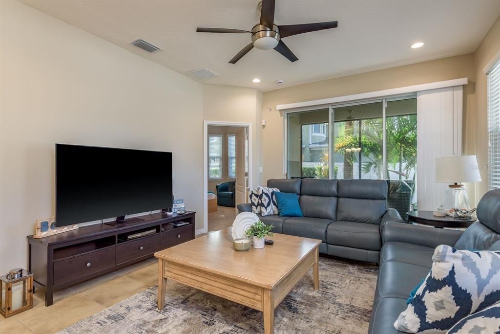 For Sale: $444,900 (4 beds, 2 baths, 1943 Square Feet)