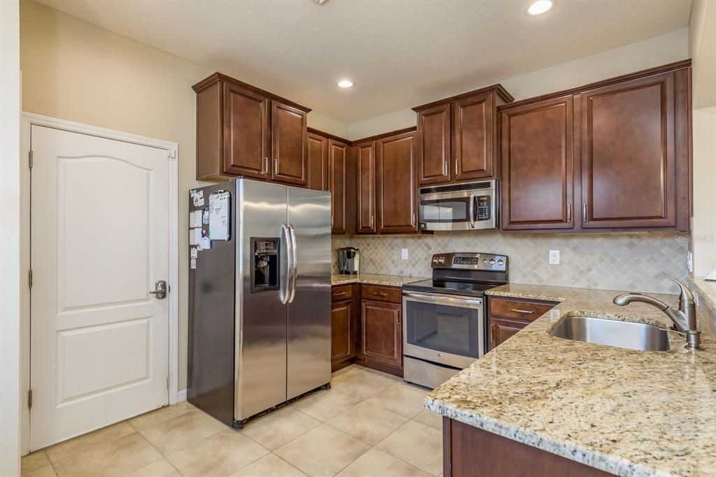 For Sale: $444,900 (4 beds, 2 baths, 1943 Square Feet)