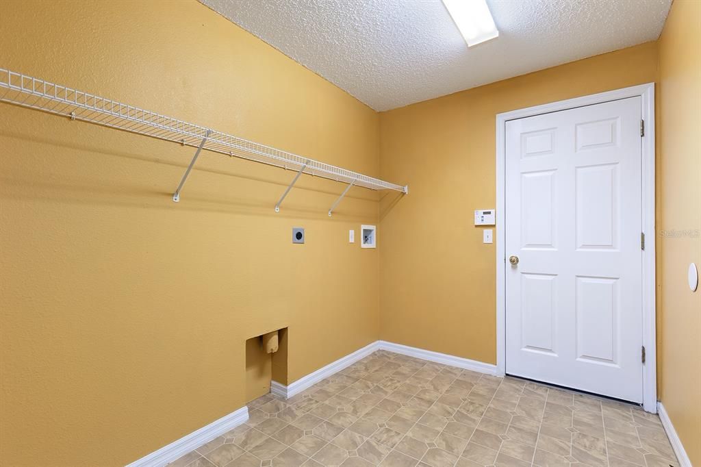 For Sale: $359,900 (4 beds, 2 baths, 2351 Square Feet)