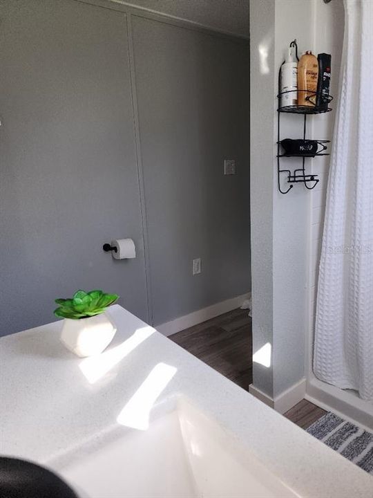 For Sale: $315,000 (2 beds, 1 baths, 696 Square Feet)