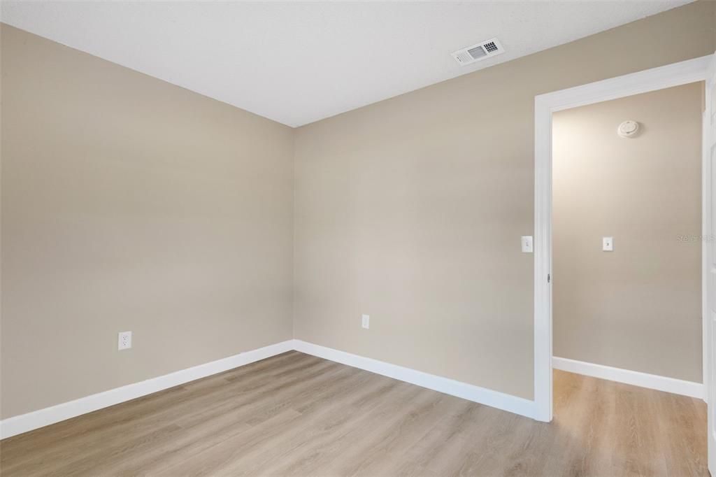 For Sale: $359,000 (2 beds, 2 baths, 951 Square Feet)